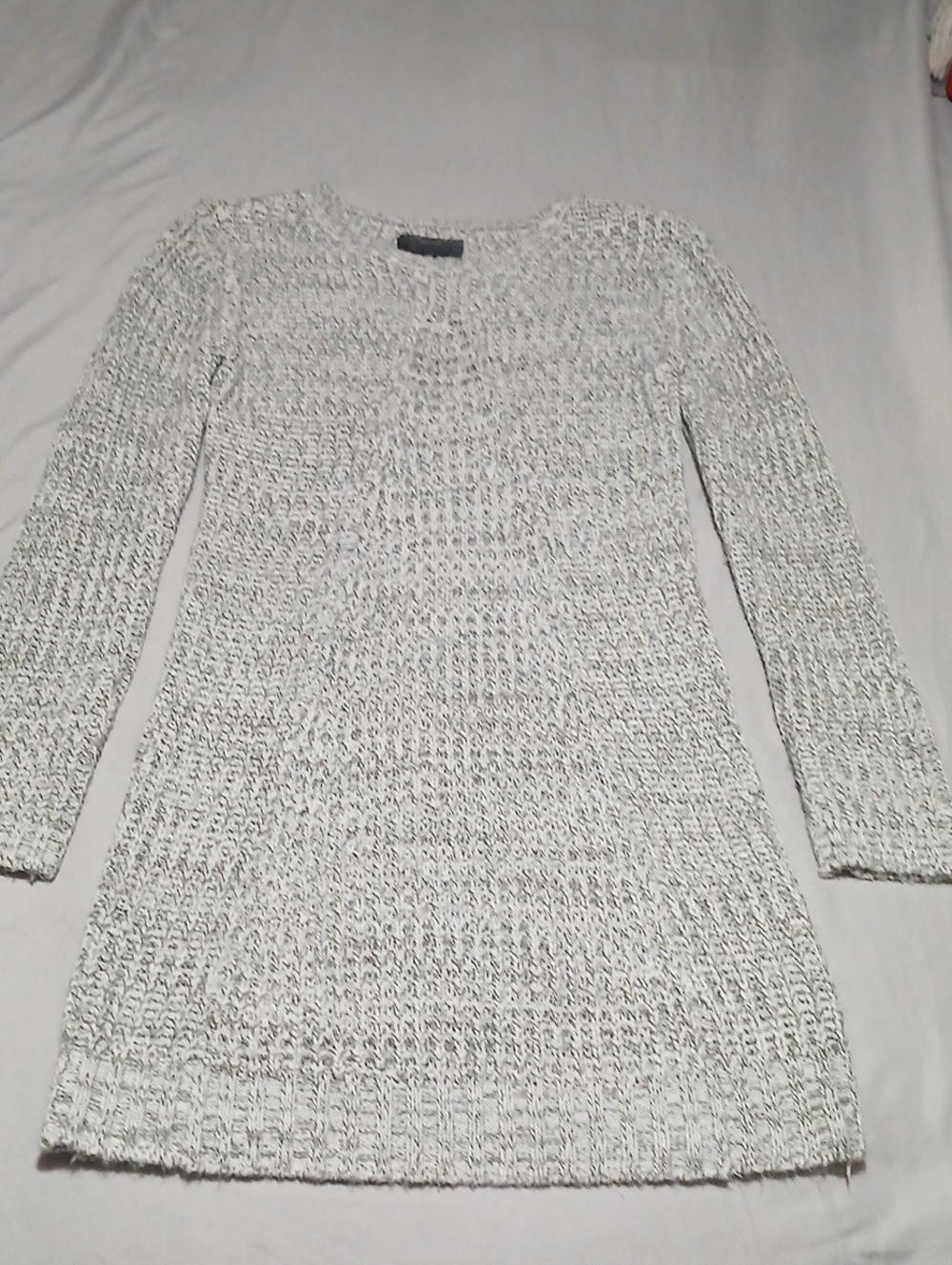 Romeo & Juliet Couture Light Gray Marled Crewneck Sweater